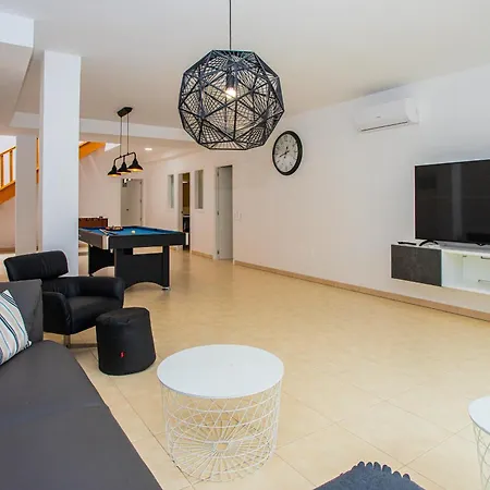 Amana 5 Star Luxury For 10 People In *